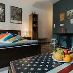 Singer Retro Studio In Kazimierz